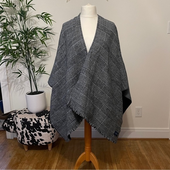 NWT Calvin Klein Houndstooth Plaid Black White Shawl Cape Poncho Ruana One Size - Picture 1 of 6